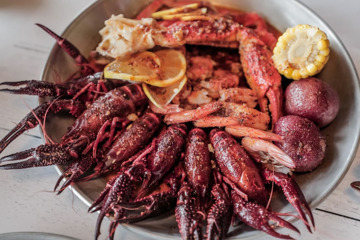 Hook & Reel Cajun Seafood & Bar-5