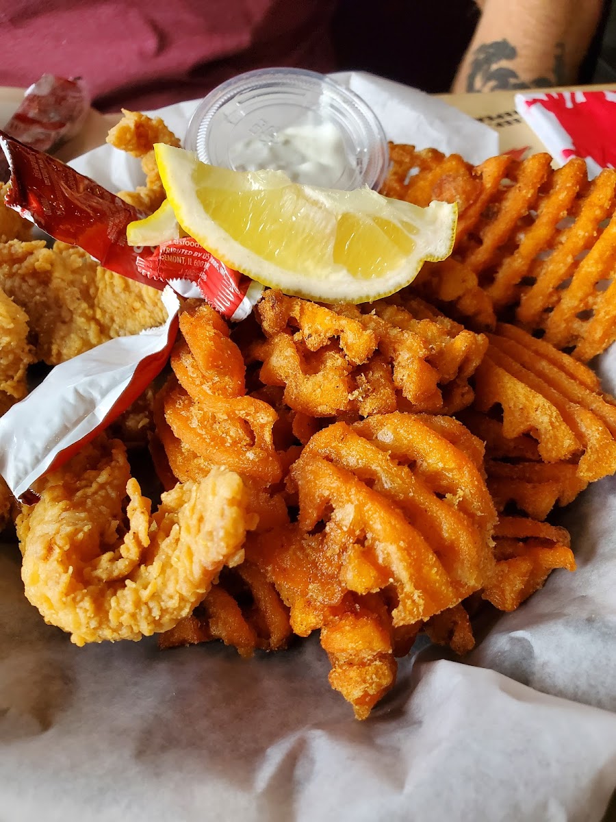 Hook & Reel Cajun Seafood & Bar-6